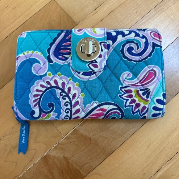 Vera Bradley Turn Lock Large Wallet Clutch Teal Paisley - Picture 1 of 6